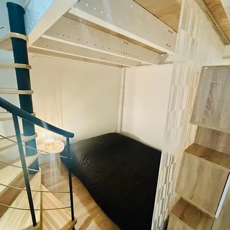 For 4 People Downtown *